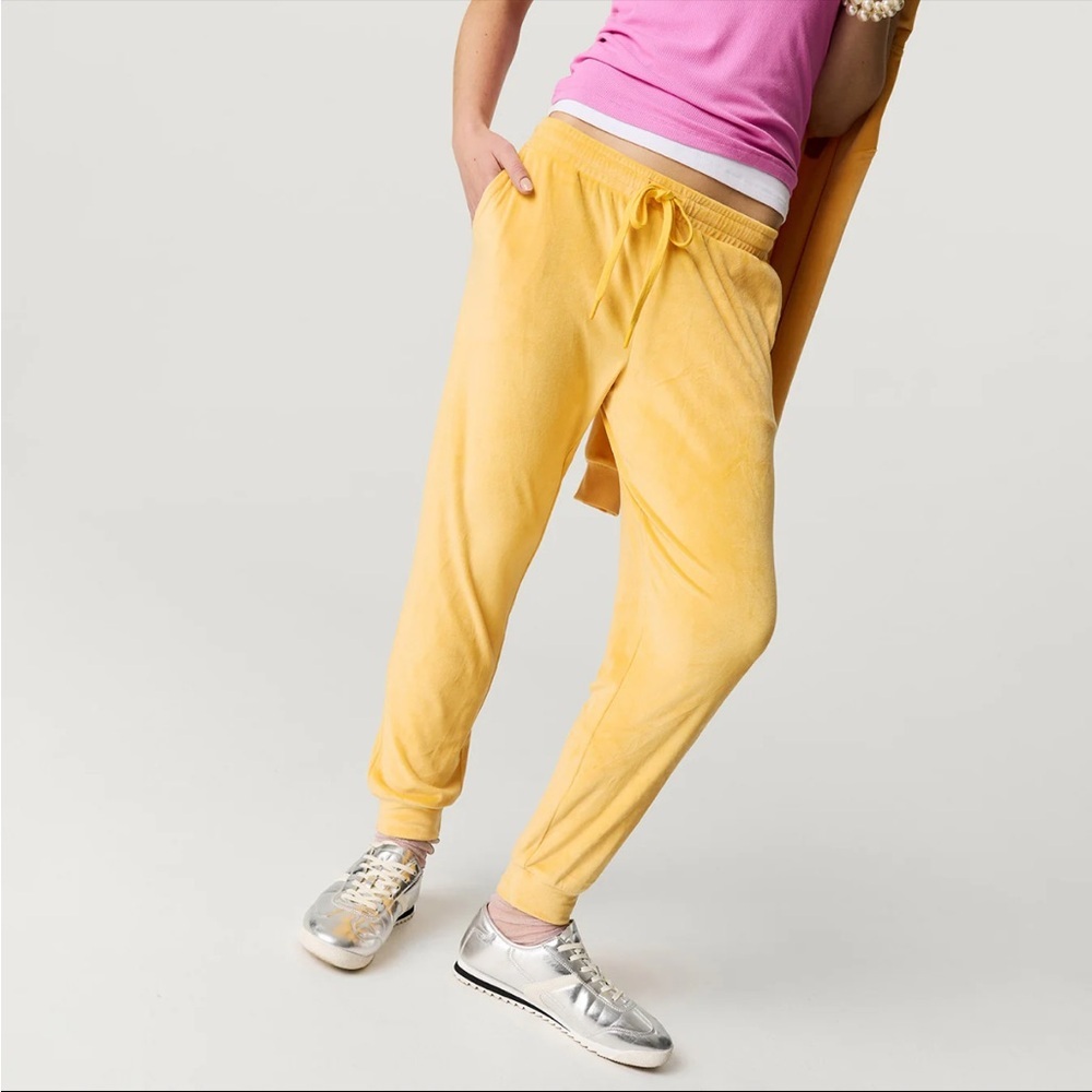 Posh Peanut Belle Women’s Velour Joggers - Picture 2 of 3